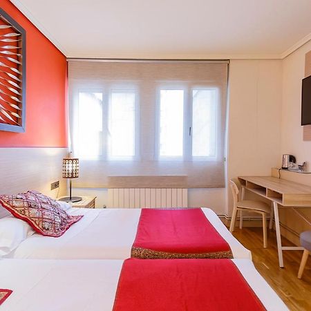 Hostal Rodas Pamplona Exterior photo