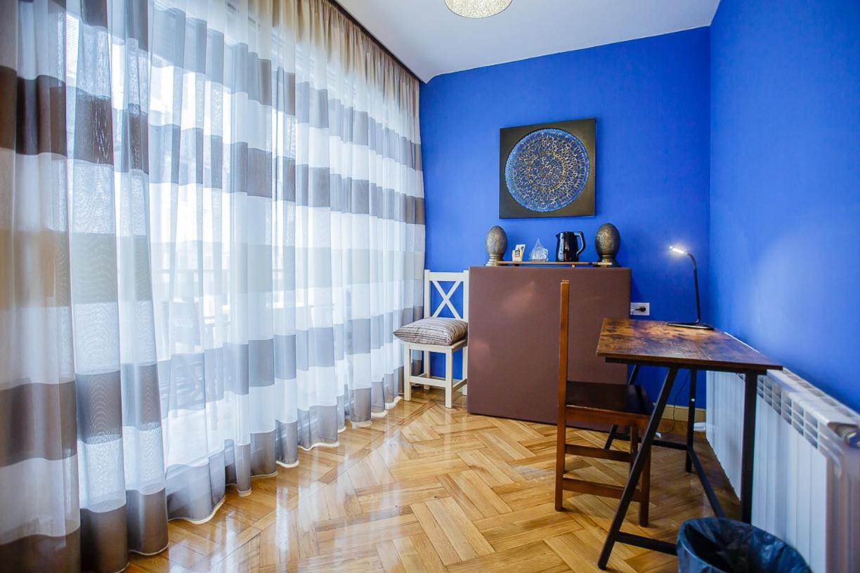 Hostal Rodas Pamplona Exterior photo