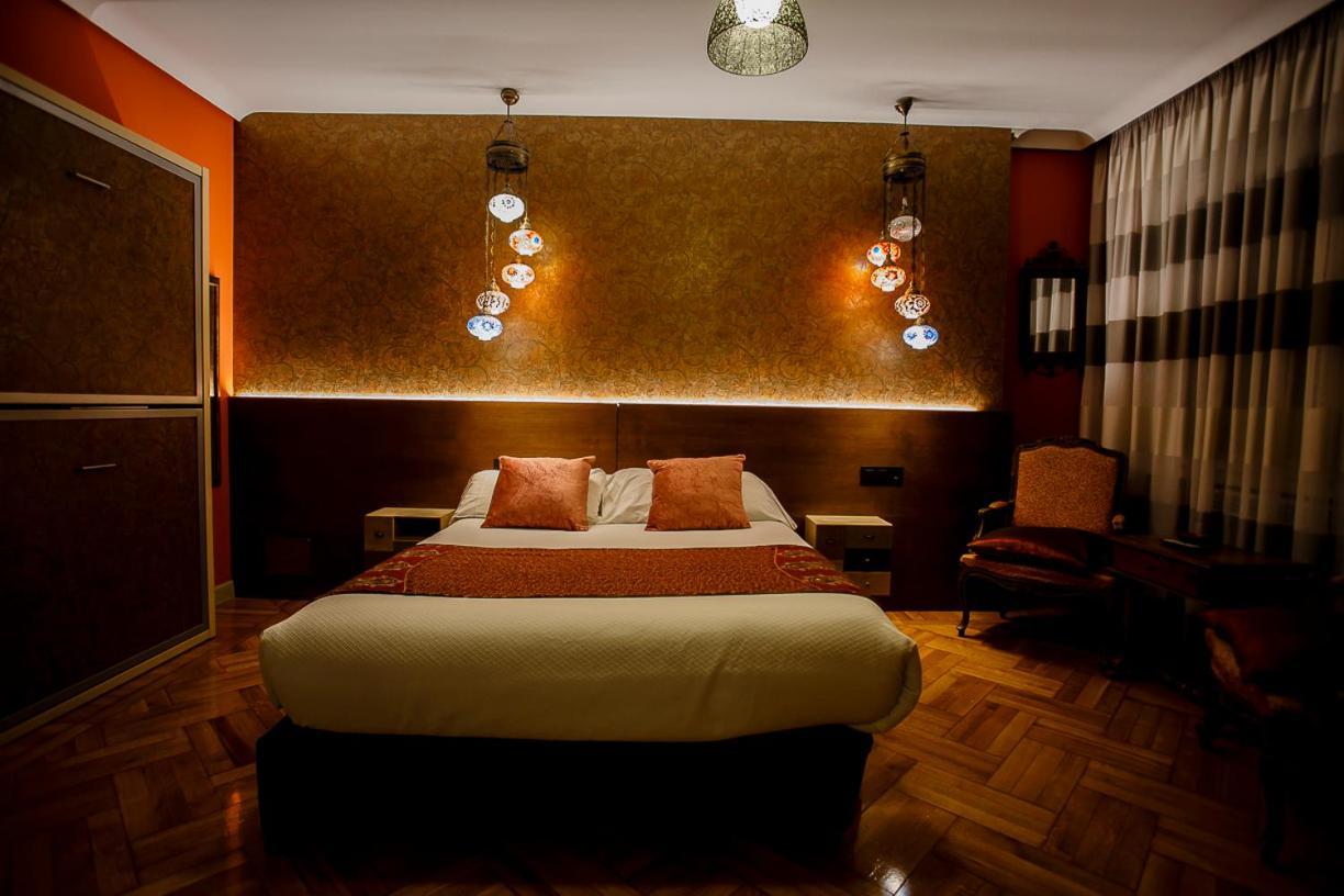Hostal Rodas Pamplona Exterior photo